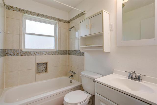 Building Photo - 237 NE Murphy Rd