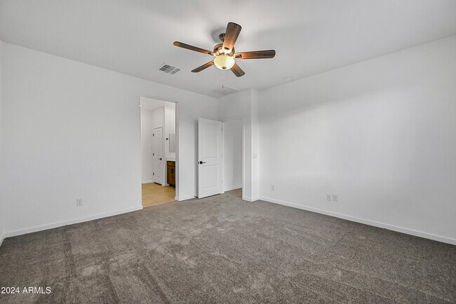 Building Photo - 25303 W Bowker St