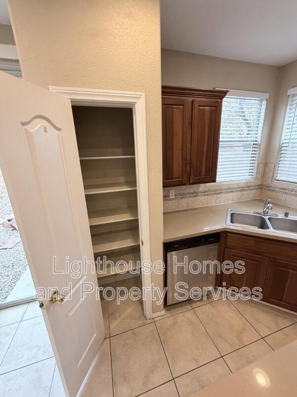 Building Photo - 9118 Wine Cellar Ave