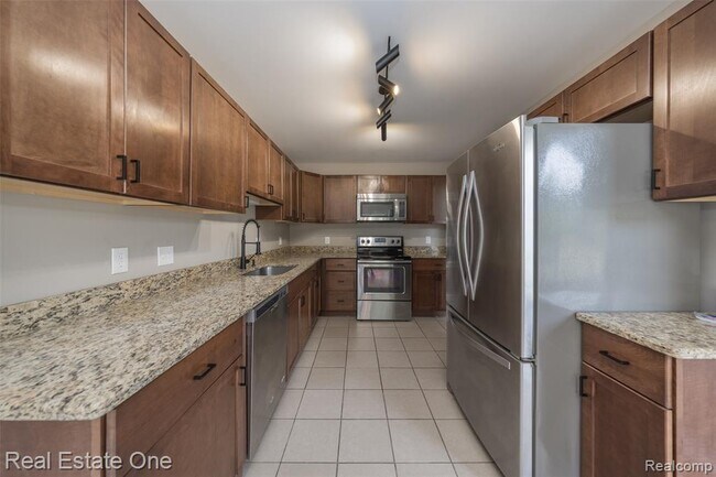 Building Photo - 1285 16th St