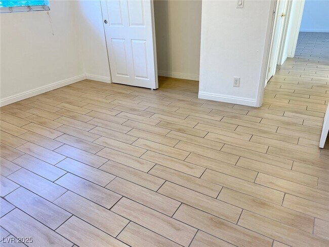 Building Photo - 428 S Beaumont St