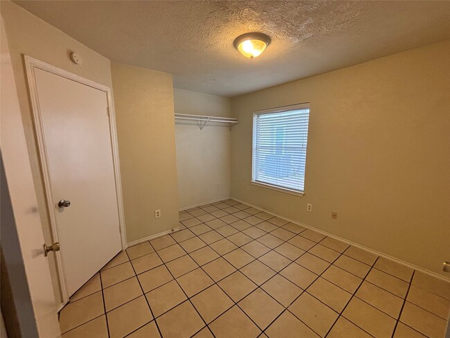 Building Photo - 10423 Sand Pass Ln