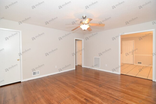 Building Photo - 3 Bed/2 Bath in Quiet Cul-de-Sac