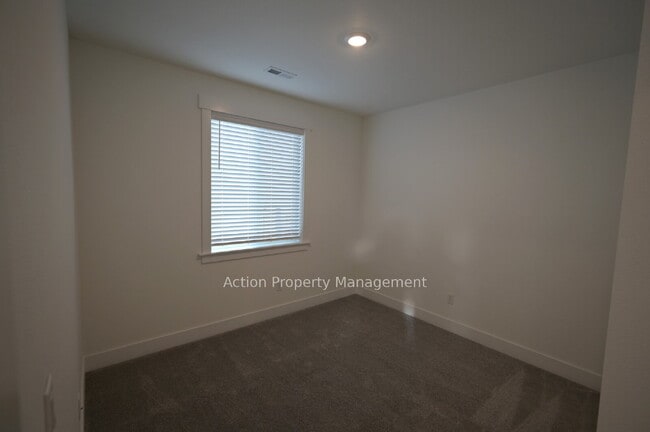 Building Photo - Beautiful New 3 Bed 2 Bath Home in Rolling Hills – Built in 2025