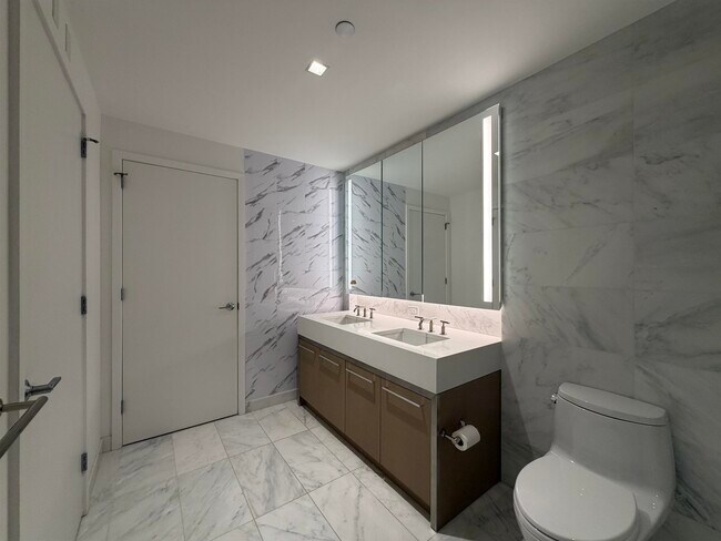 Building Photo - 75 Park Ln S