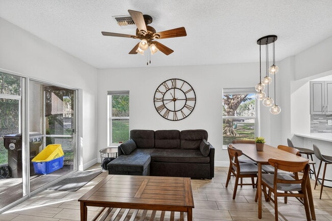 Building Photo - 5015 Palmbrooke Cir