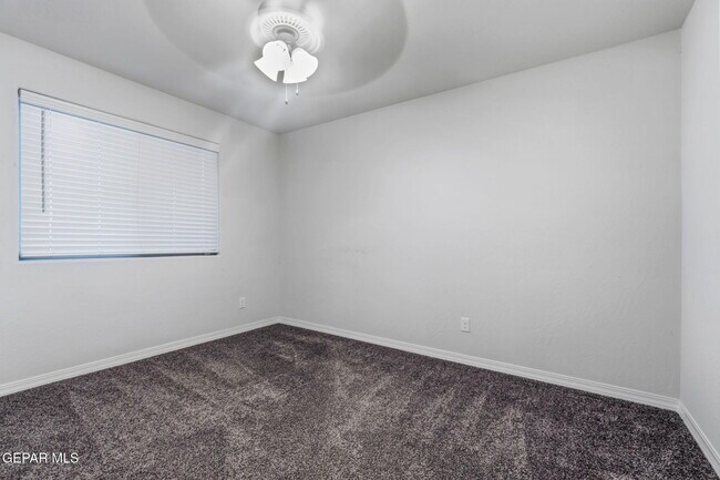 Building Photo - 917 Airship Pl
