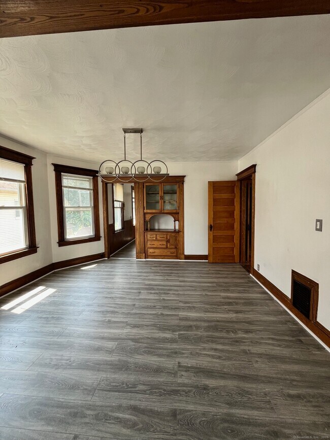 Building Photo - 67 Sisson Ave