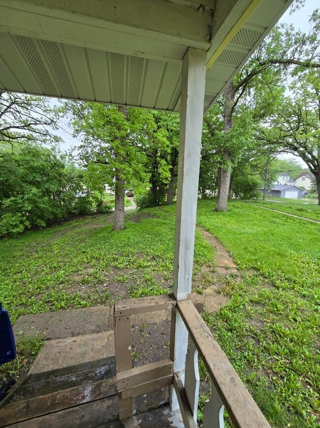 Building Photo - 725 W Cavour Ave