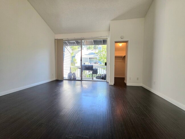 Building Photo - 25369 Pine Creek Ln