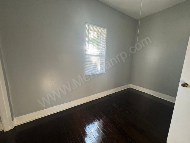 Building Photo - 420 E Masterson Ave