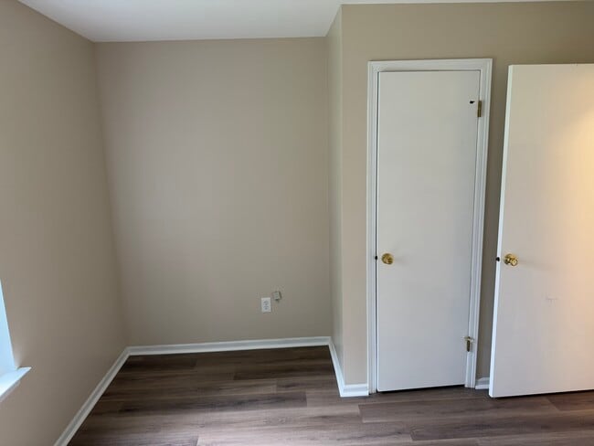 Building Photo - 565A Thrush Ct