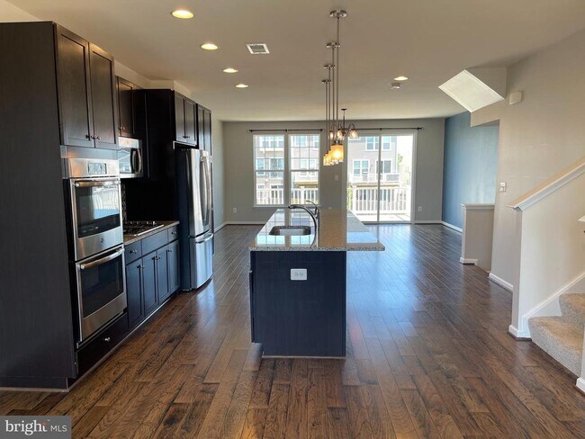 Building Photo - 419 Foxglove Way