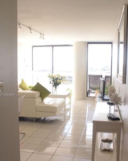 Building Photo - 1717 N Bayshore Dr