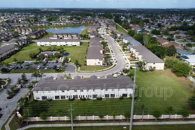 Building Photo - 2210 Seven Oaks Dr