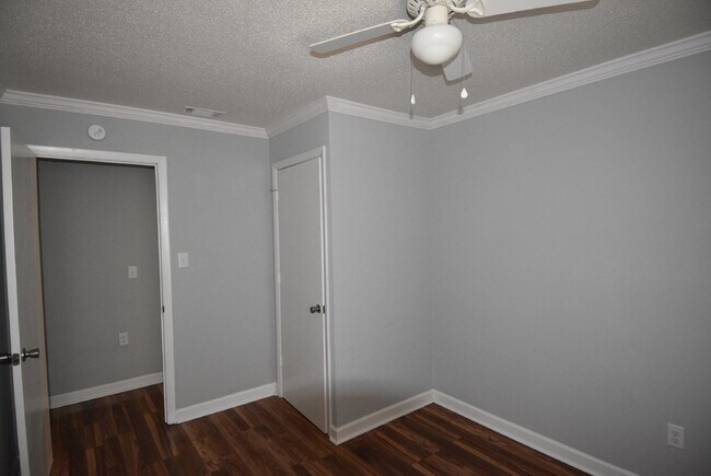 Building Photo - House for Rent