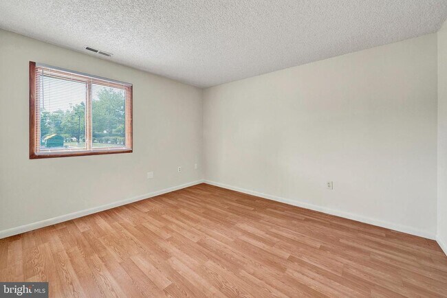Building Photo - 601 Ravens Crest Dr