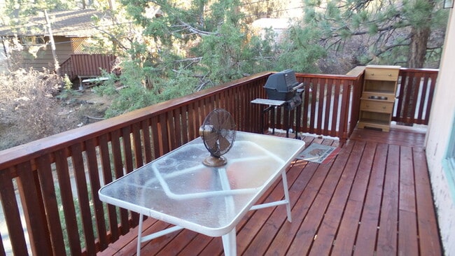 Building Photo - Nice Location