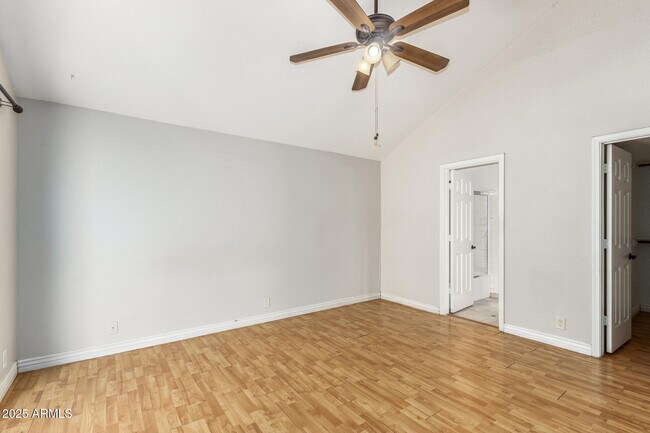 Building Photo - 1518 E Rockwood Dr