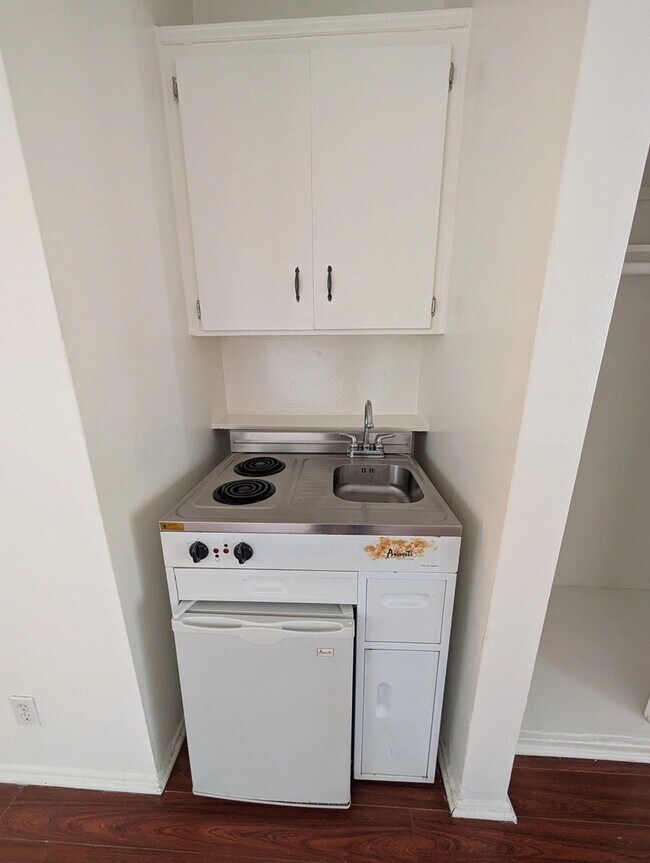 Interior Photo - 3630 Westwood Blvd