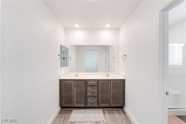 Building Photo - 683 Omaggio Pl