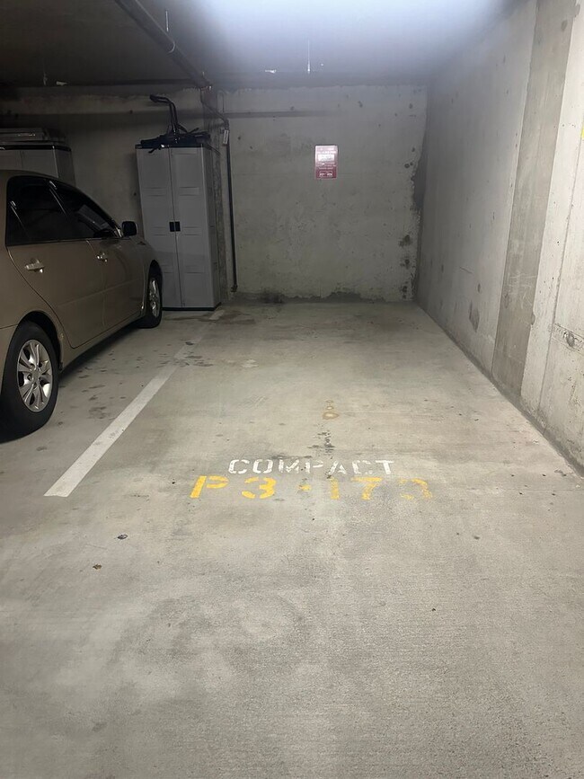 Building Photo - 1 Bedroom 1 Bath Condo Near Capitol Hill