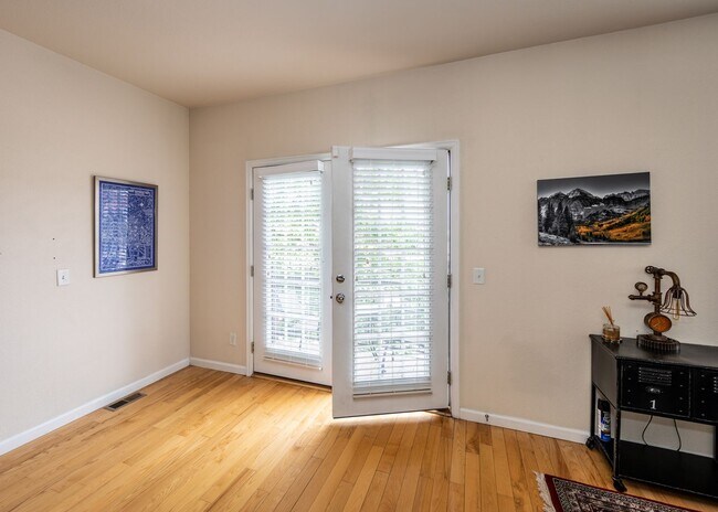 Building Photo - Downtown 3 Bedroom Townhome with 2 Car Garage