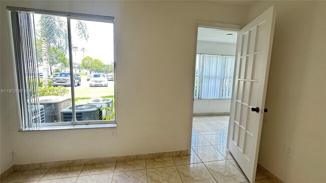Building Photo - 12760 Vista Isles Dr