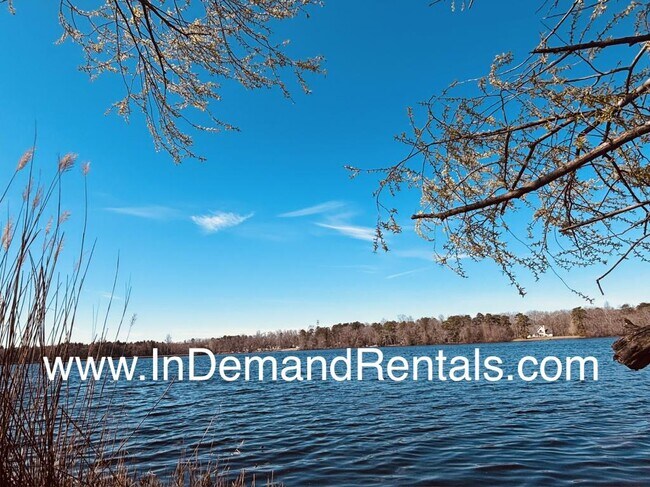 Building Photo - 325 Malaga Park Dr