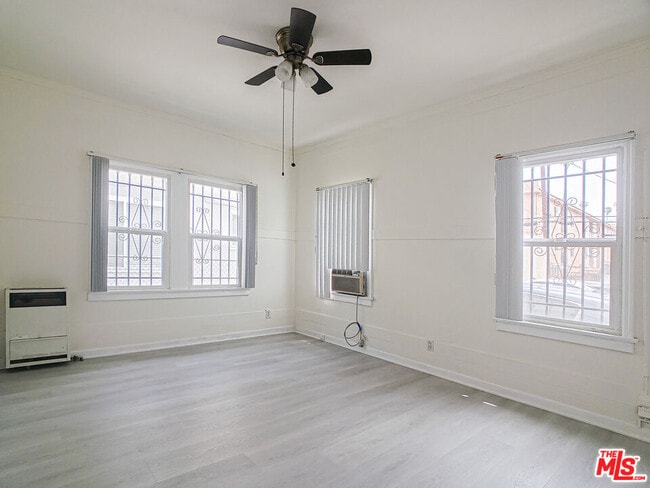 Building Photo - 336 S Wilton Pl