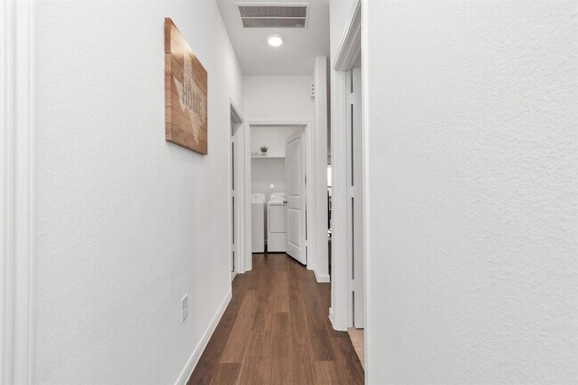 Building Photo - 14455 Cedar Ledge Ln