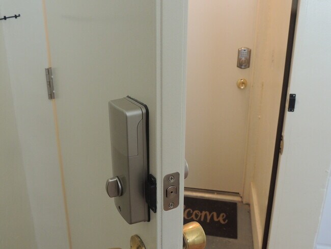 Building Photo - 532 21st St