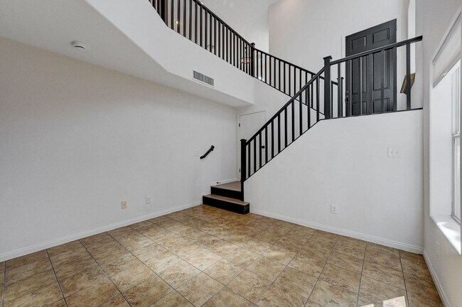 Building Photo - Stylish Tri-Level Home/Tandem Garage in Henderson