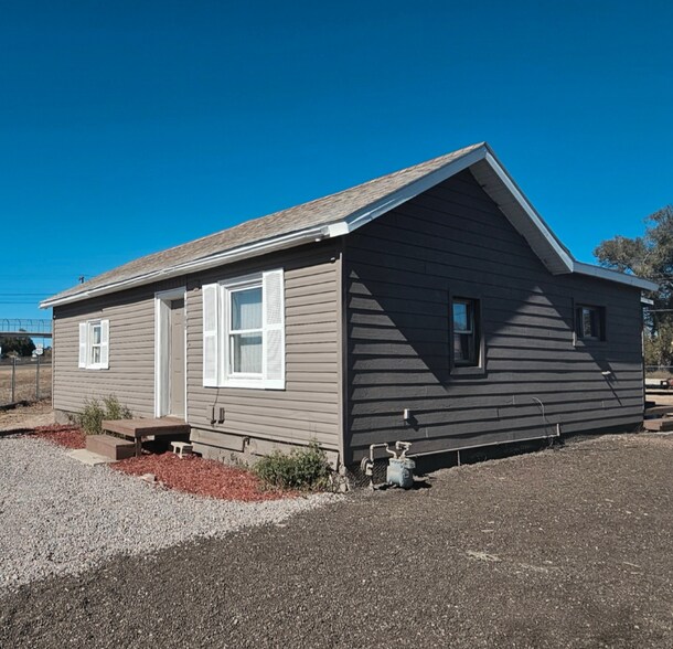 Building Photo - 2705 E 10th St