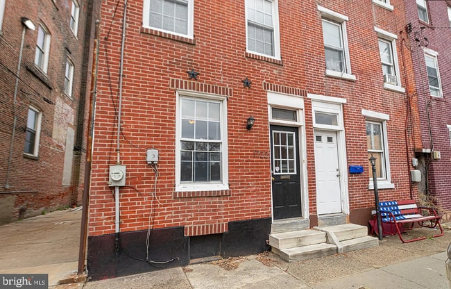 Building Photo - Spacious 4BR Home Steps from Frankford Ave | Private Patio + Tons of Natural Light