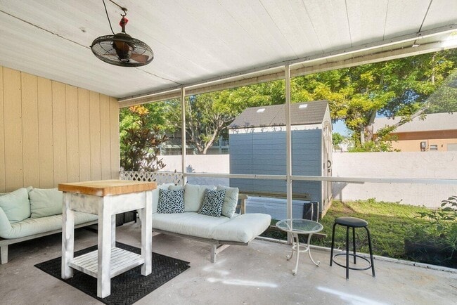 Building Photo - 2856 NE 5th Ave