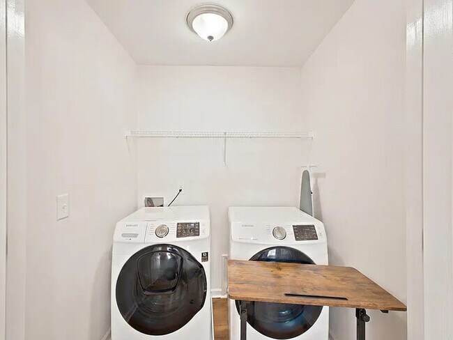 Building Photo - Lease OR Lease to Own