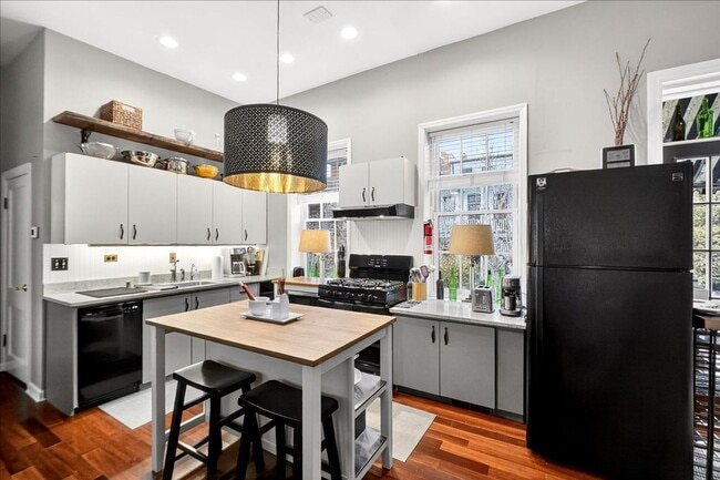 Building Photo - 1010 Allen Ave