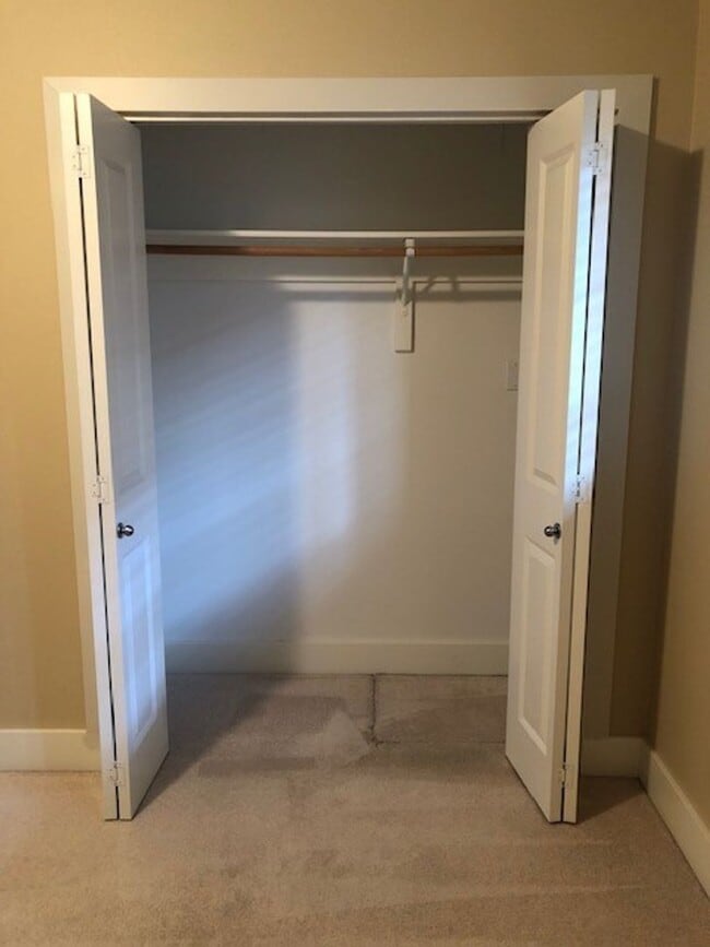 Building Photo - Riverfront Sandpiper Village Condo 2 Bedroom, 2 Baths!!