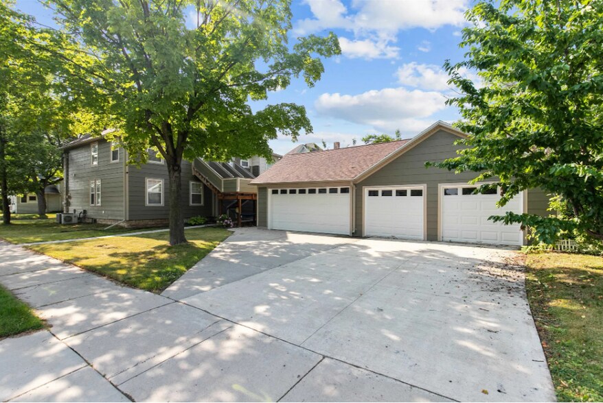 Garage - 603 S Locust St