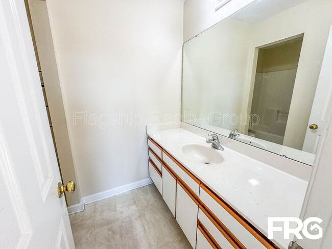 Building Photo - 5160 Deveron St