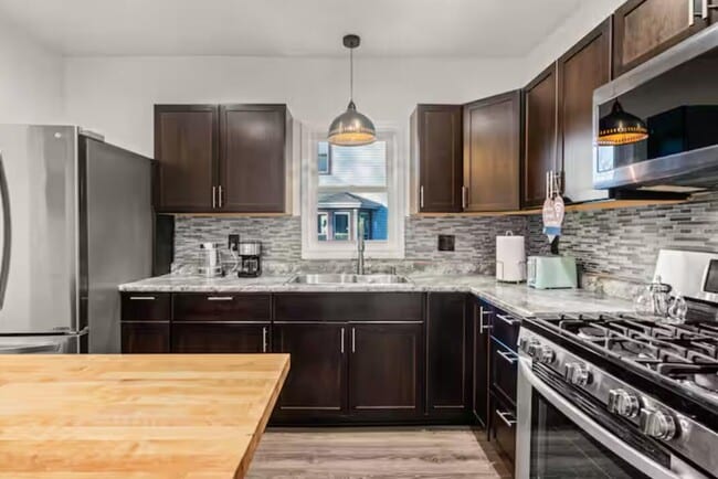 Building Photo - 2853 S Ellen St