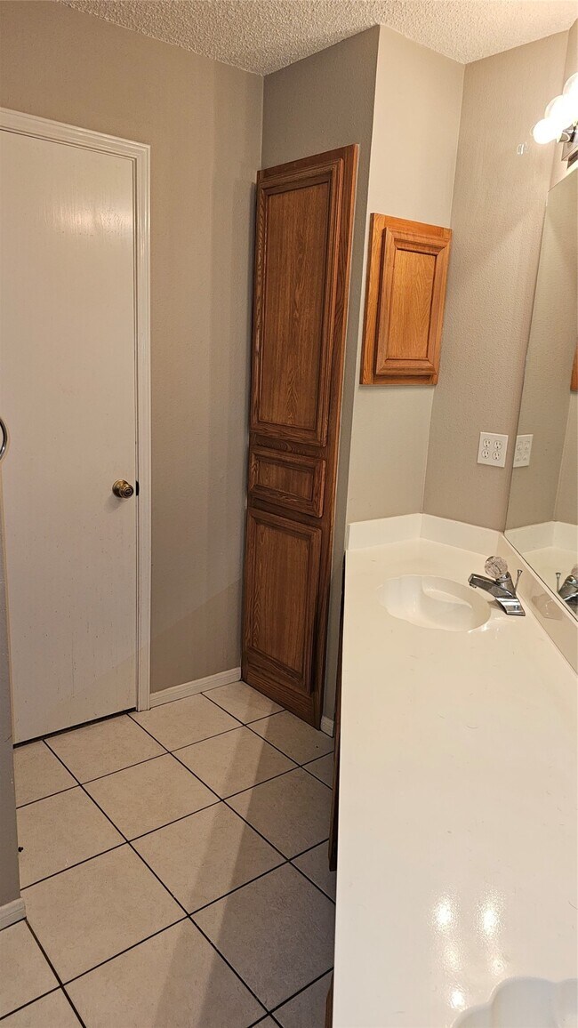Building Photo - 3607 Duncaster Dr