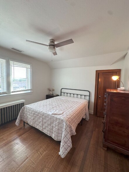 Primary Photo - 303 N Delphine Ave