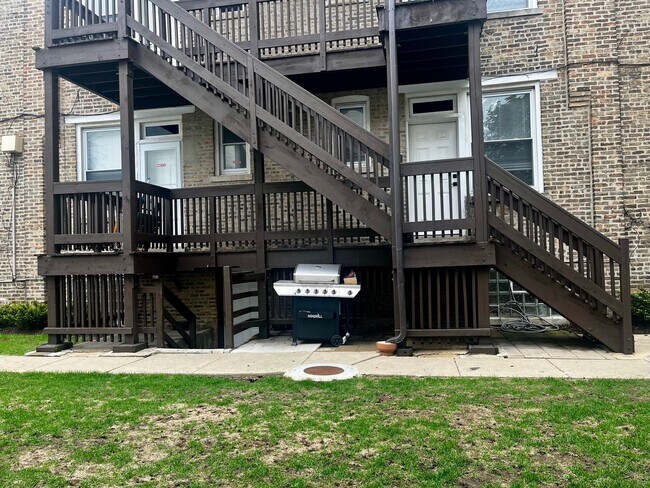 Building Photo - 5319 N Damen Ave