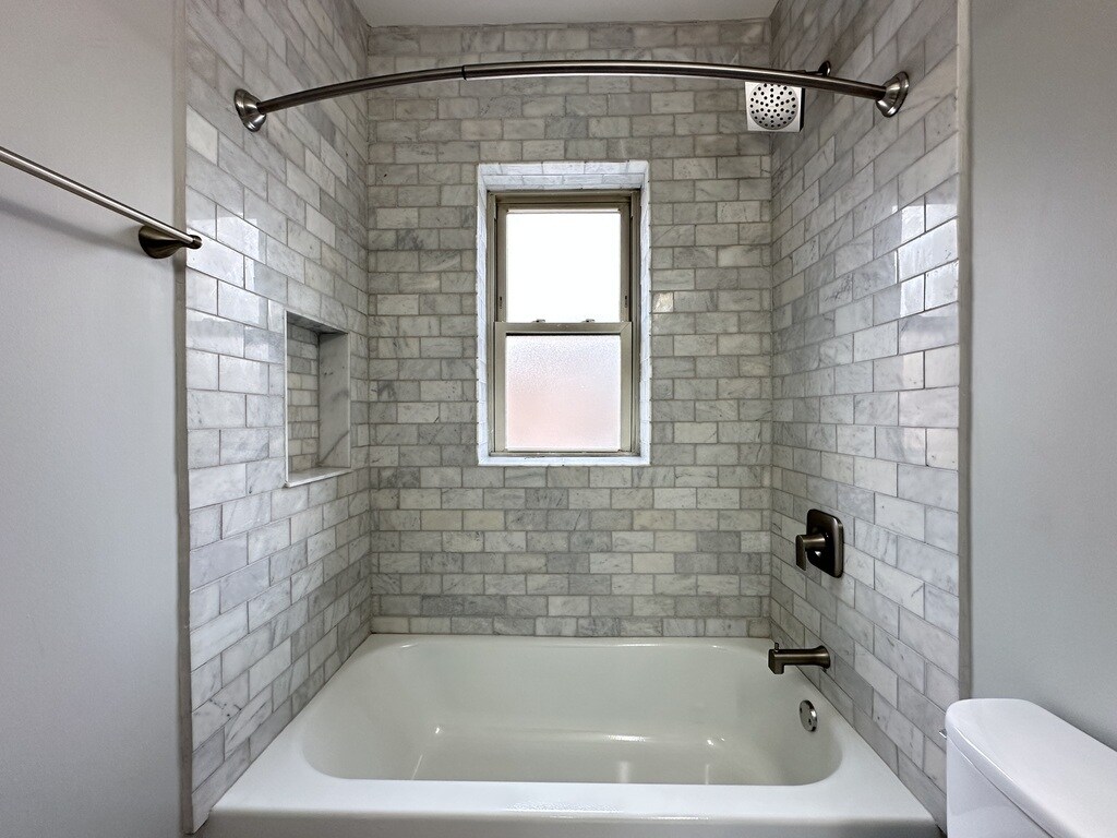 Building Photo - 234 S Maple Ave