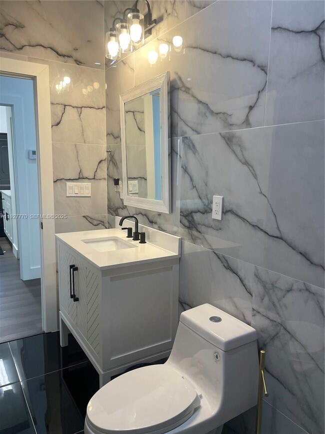 Building Photo - 675 N Romero St