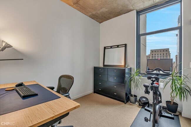 Building Photo - 235 W Van Buren St
