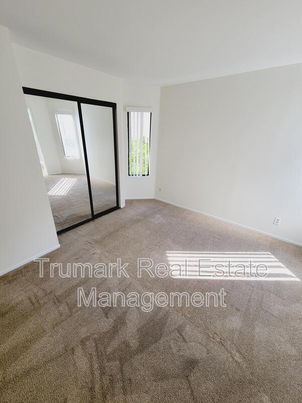 Building Photo - 416 W Milford St