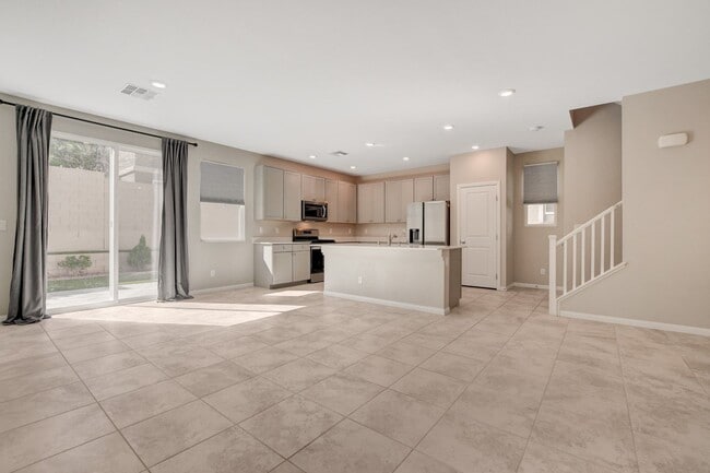 Building Photo - Gorgeous 4 Bedroom, 2 Story Home in SW/Mou...